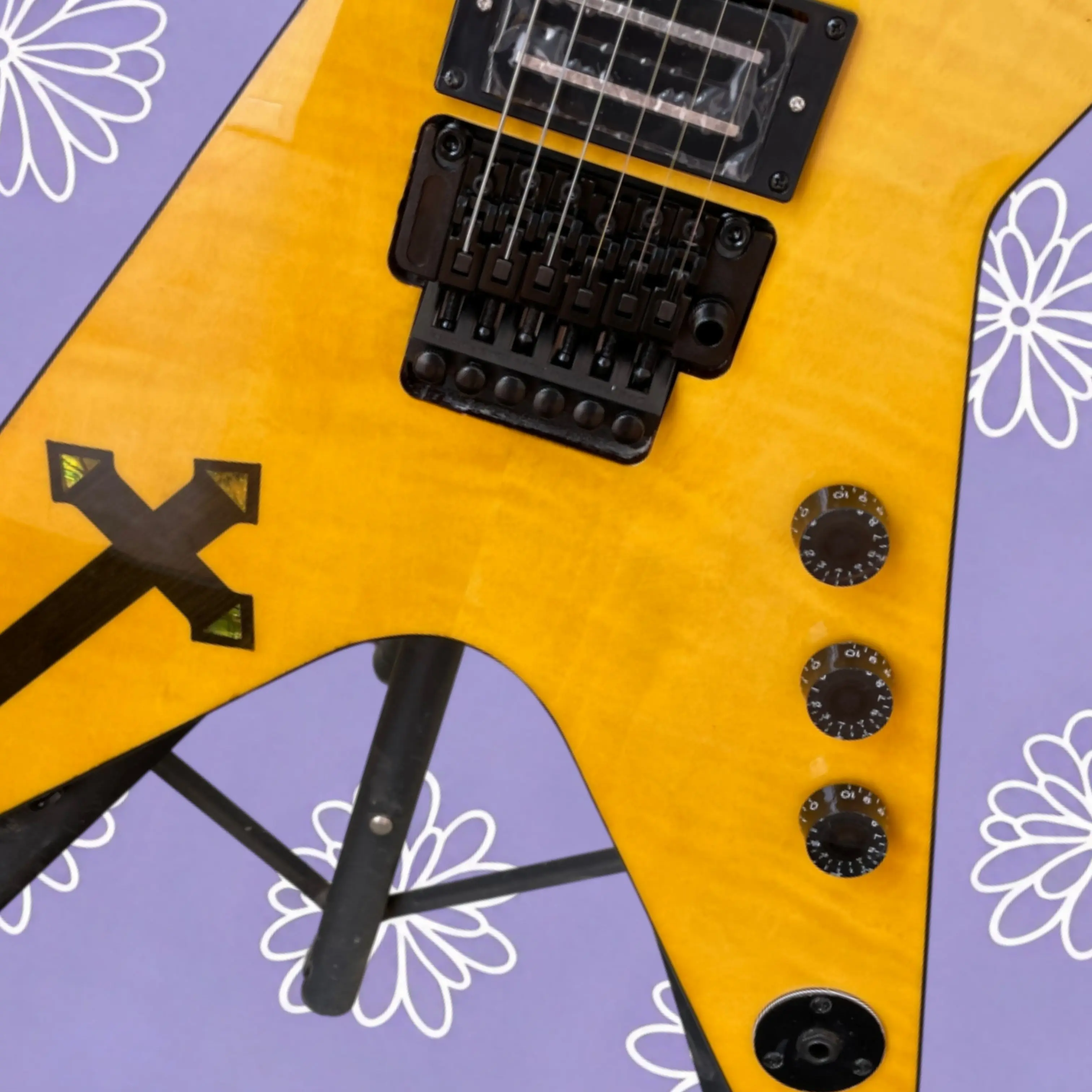 Glossy Amber Yellow 6-String Electric Guitar,Bright Iustrous,22-Fret Rosewood Fingerboard Guitars, Great for Rock Shows Guitarra