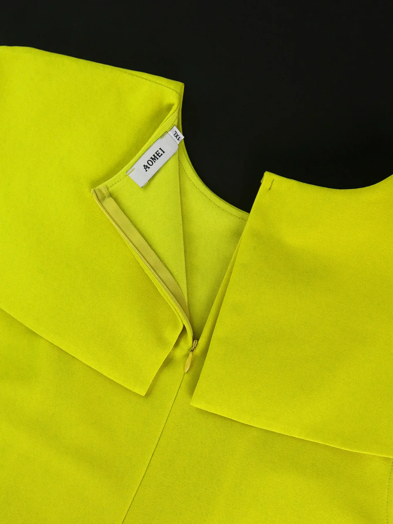 Abito con maniche a mantella con temperamento di grandi dimensioni Primavera Estate 2025 Abito da sera plissettato con ombreggiatura di carne per banchetti alla moda