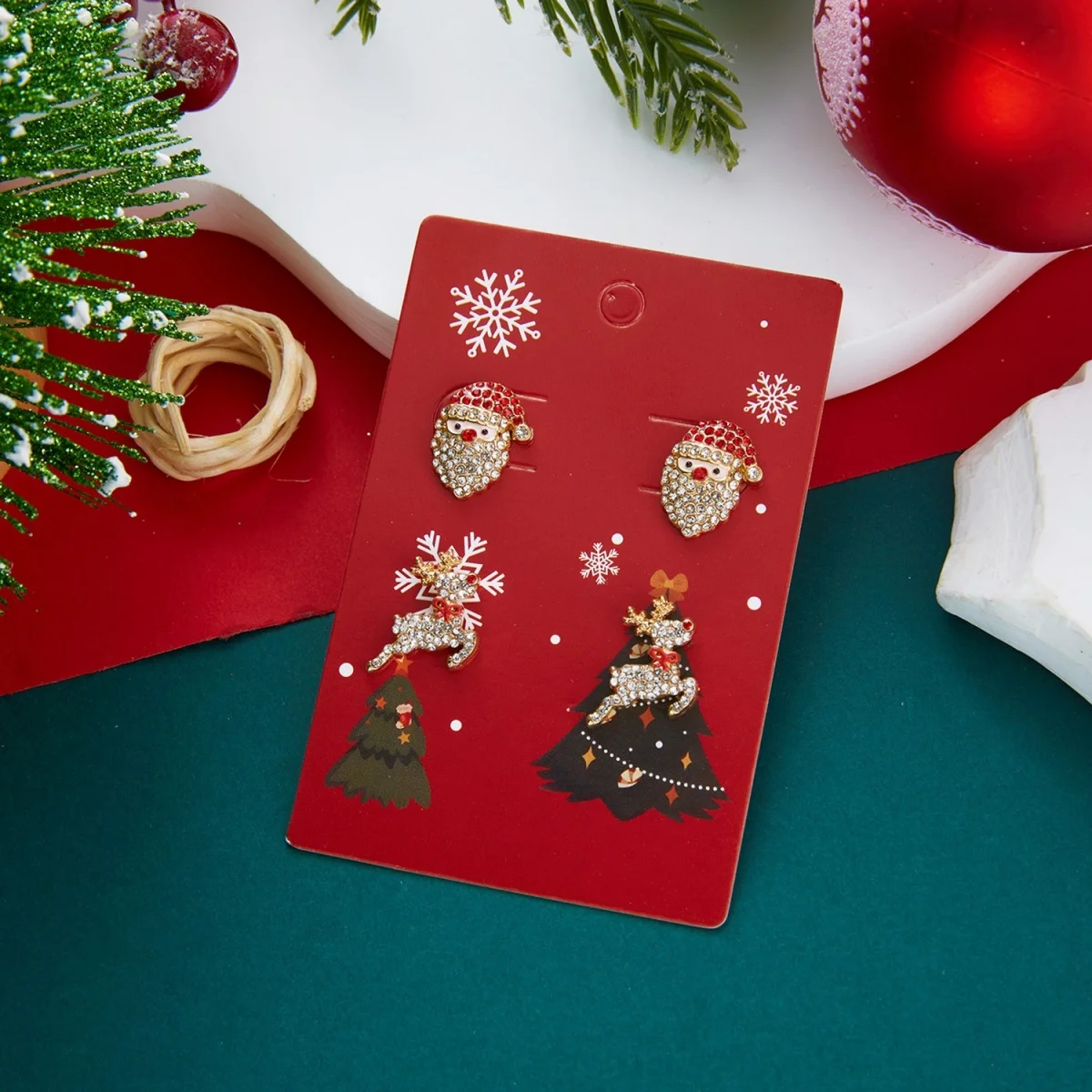2 Paar/Set Weihnachtsbaum-Schleifen-Hirsch-Ohrstecker für Damen, niedliche Lebkuchenmann-Weihnachtsmann-Schlitten-Krücken-Ohrringe, Schmuck – Detail 31