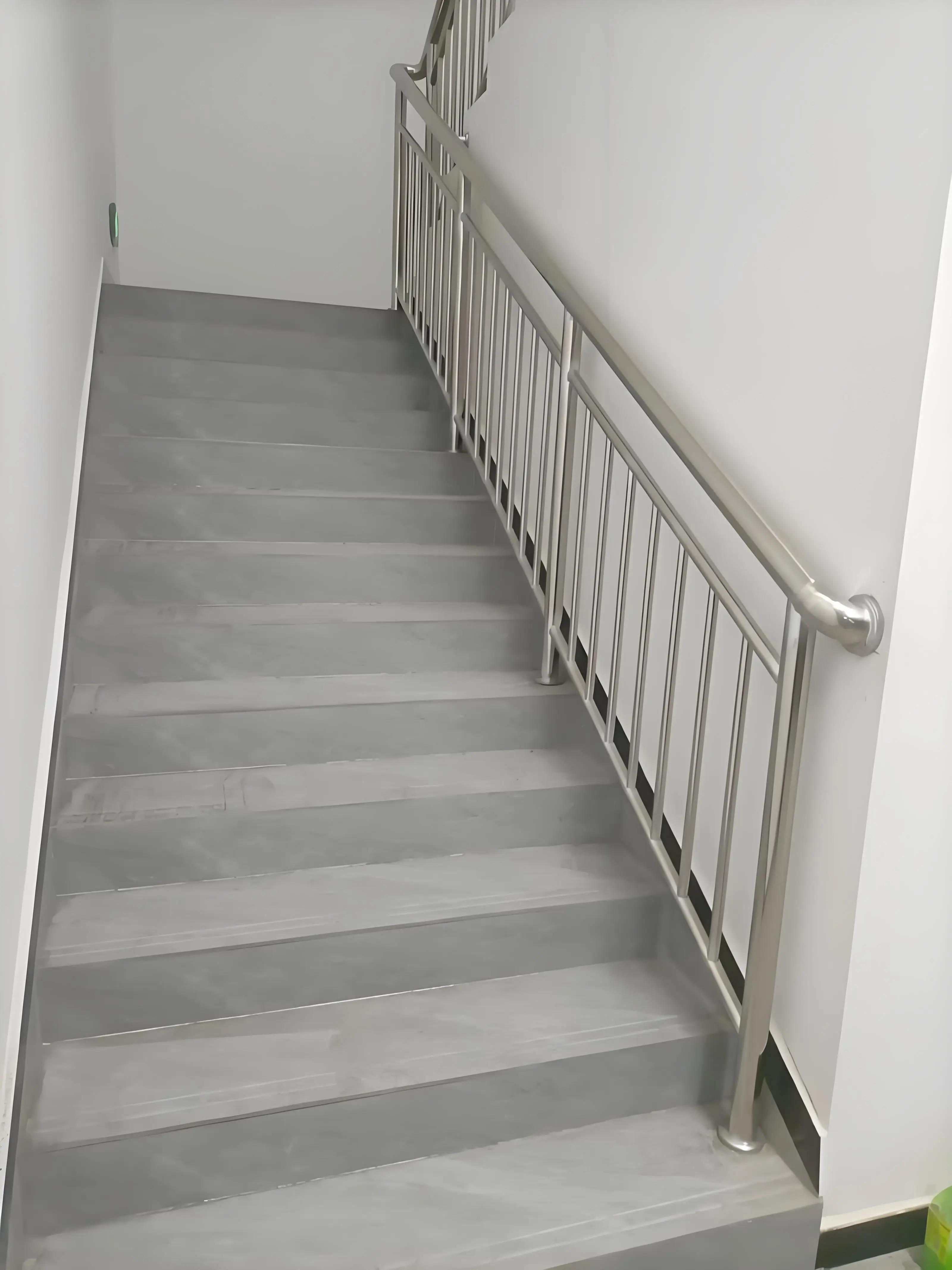 Maatwerk 304 roestvrij staal Hotel Kantoorgebouw Gangleuningen Leuningen Balustrades Beschermende platforms Waterroest