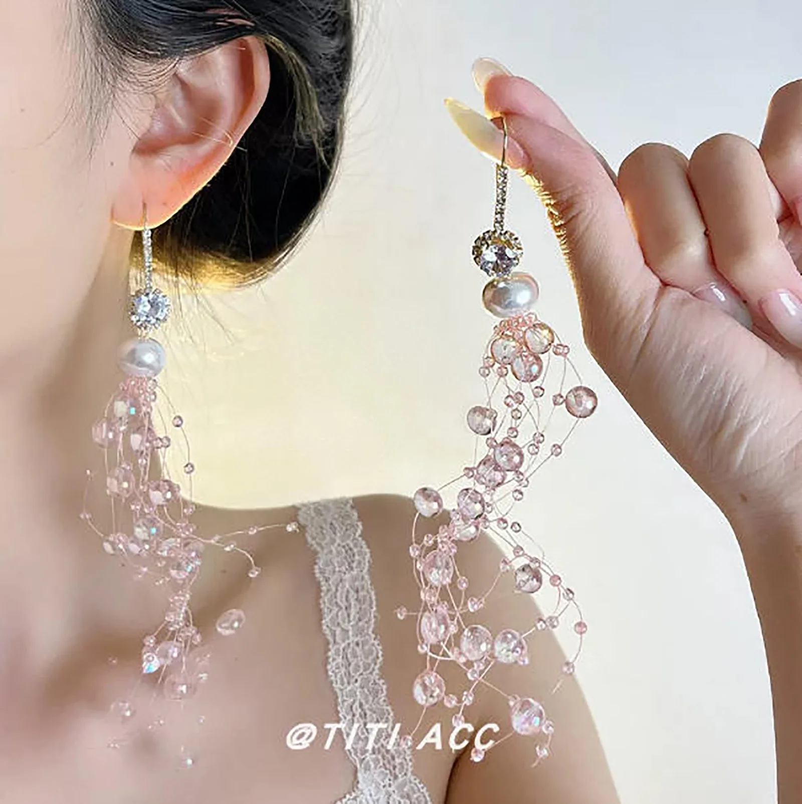 

Vintage pearl tassel earrings, a gentle and elegant style