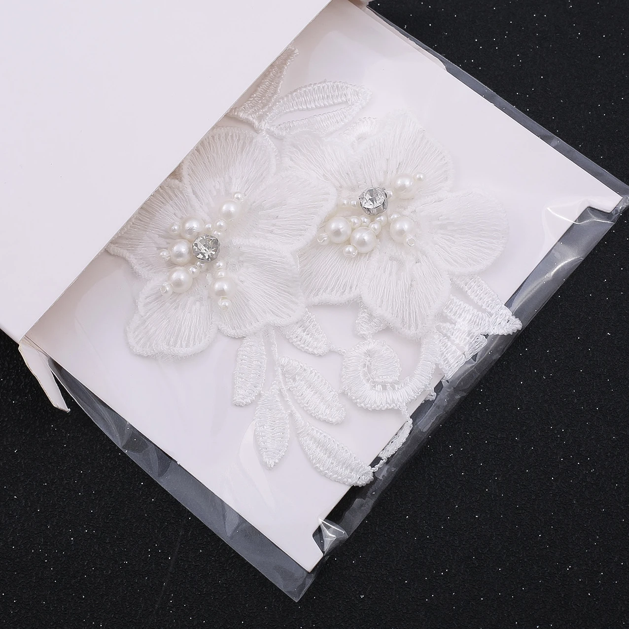 NZUK Brauthochzeits-strumpfbänder mit 3D Blumen und Perlen Weiß Spitze Hochzeit Strumpfbänder Perle Braut Beine Strumpfband Set Oberschenkel Ring