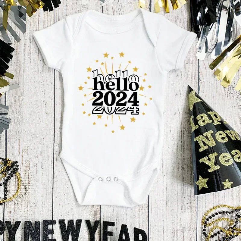 

Hello 2024 Newborn Baby Bodysuit Cotton Short Sleeve Infant Rompers Body Baby Boys Girls New Year Ropa Clothes Christmas Gift