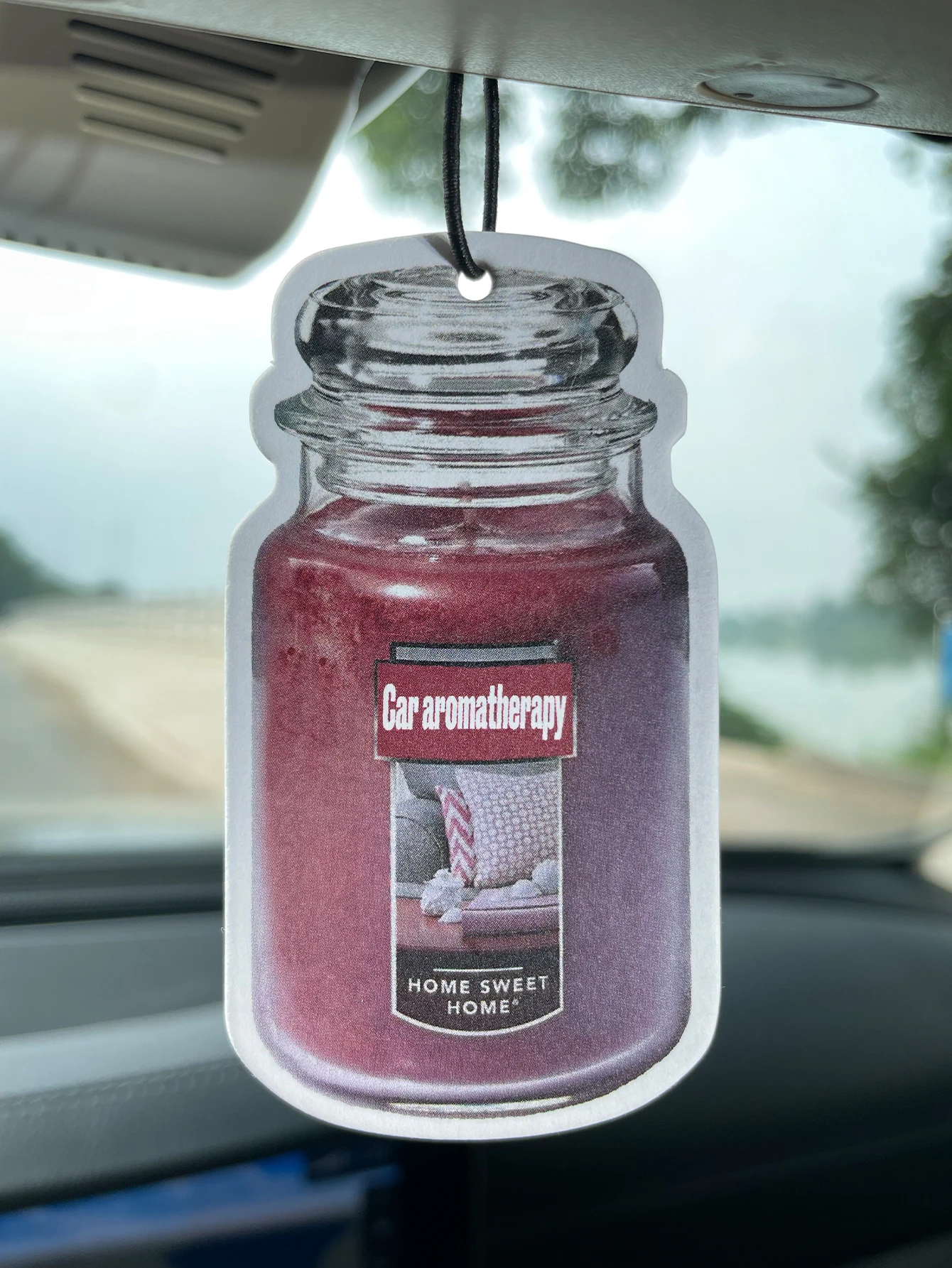 Aromatherapy, Freesia Fresh Scent, Five-Star Neutral Car Perfume and Non-Toxic Air Freshener |   Natural Essential Oils and Aromatherapy Scent Tablets (Noroili/Grapefruit/Cedar) |   Hanging Type and Dual-Purpose with Vent Clip |   Long-Lasting Fragrance for 60-90 Days |   Deodorize and Purify the Air |   Suitable for Use in Cars, Homes, Wardrobes, and Bathrooms. |   Same Fragrance as the One Sold in the Store