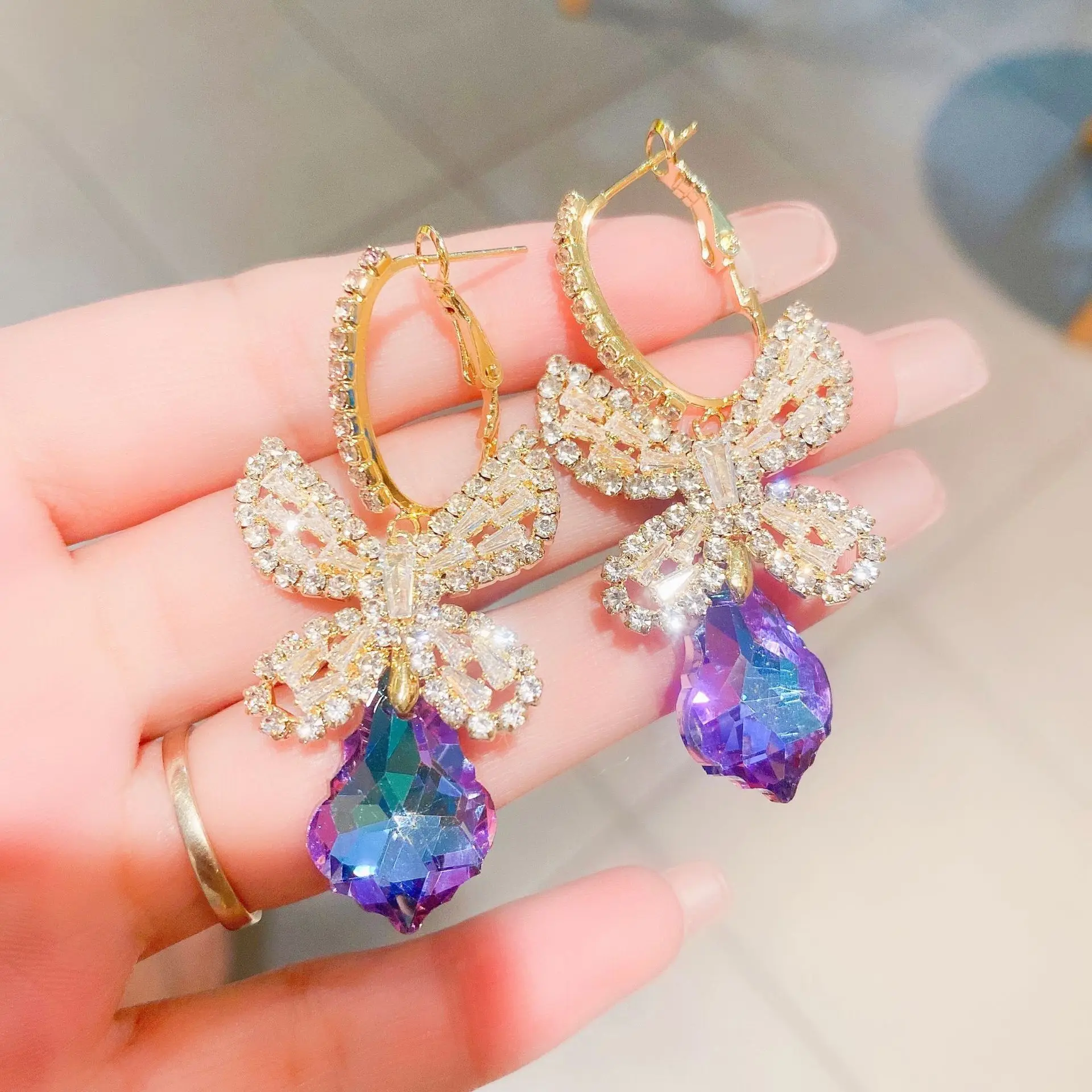 Women\'s earrings long crystal drop for women rhinestone Jewelry new in Personality Glossy color Vintage hanging jewellery gift