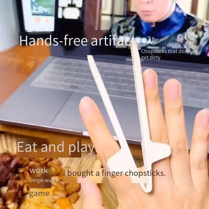 Finger chopsticks, dirty hands, snack chopsticks, playing games, finger chopsticks, lazy person picking up potato chips