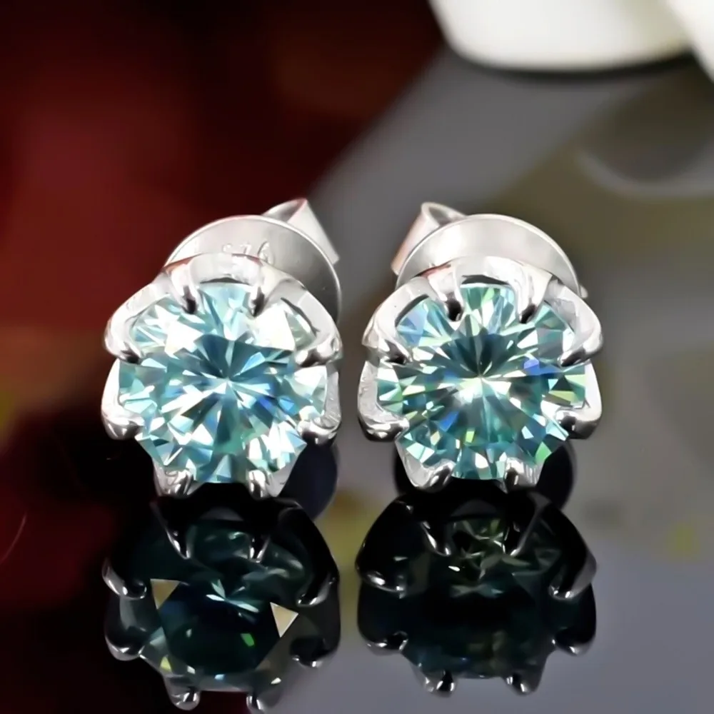 925 silver earrings, set with 2 carat moissanite. Comes with a certificate. Ideal as a gift for lovers, holidays, birthdays, or