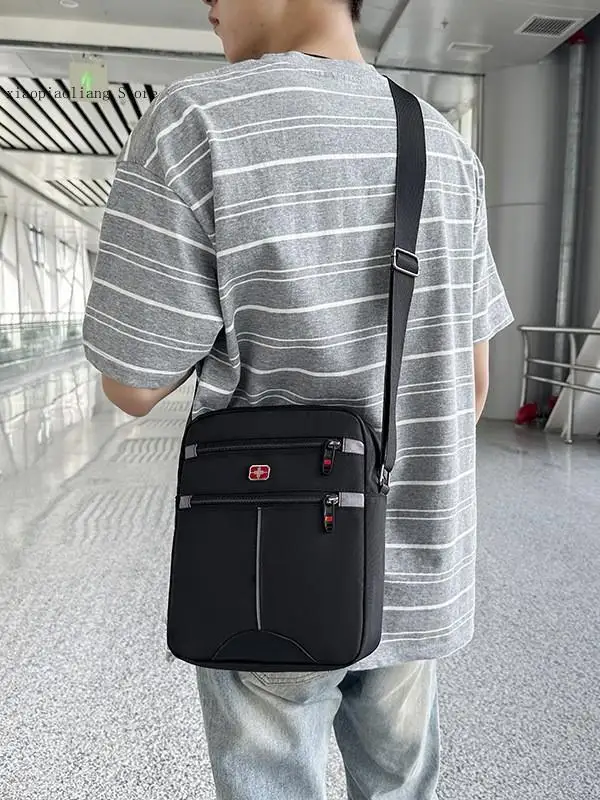 Рисунок 2 - Военная сумка через плечо с ножом для мужчин