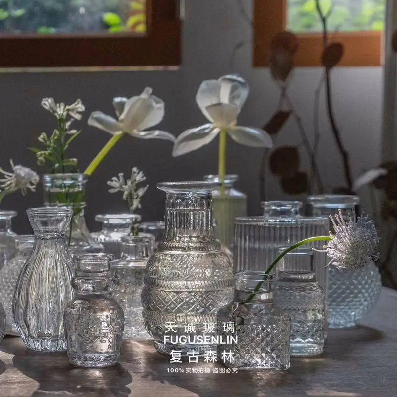 French Retro Glass Vase Embossed Small Diameter Mini Vase Flower Arrangement Vase Water Cultivation Perfume Bottle