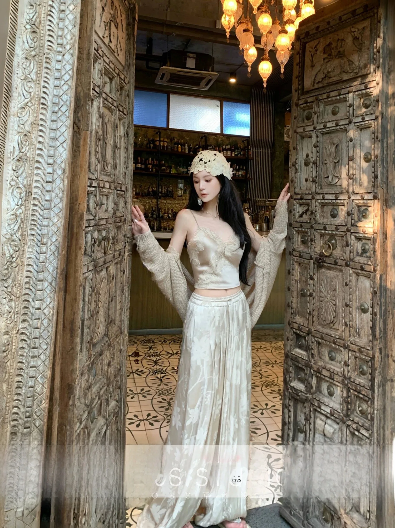 

Новые китайские повседневные шелковые брюки с вышивкой, широкие штаны свободного кроя для женщин, весенний сезон, с цветочным узором