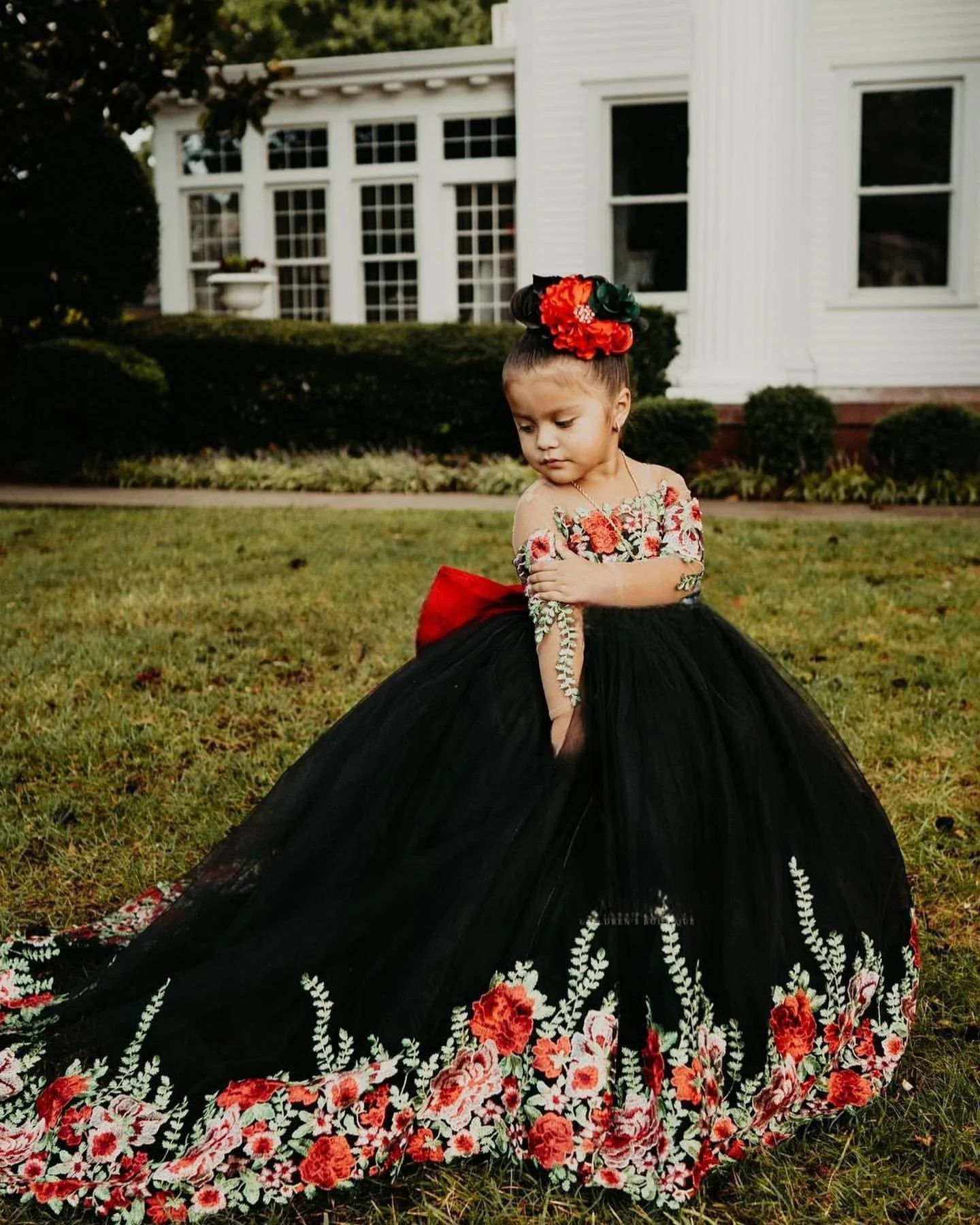 

Мексиканские платья Чарро, черное платье с цветочным узором для девочек на свадьбу, красное пышное платье Maria с вышивкой для девочек для особых случаев, вечеринки