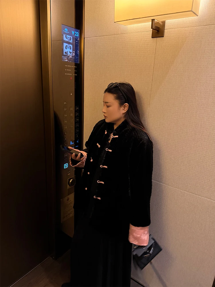 

Classic Chinese New Year Atmosphere Velvet Jacket Large Size Women's Fashion Retro Design Button Detailing Simple Commute Style