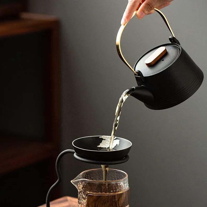 Black pottery iron frame integrated tea strainer ceramic filter screen fair cup Japanese maker ceramic tea strainer set