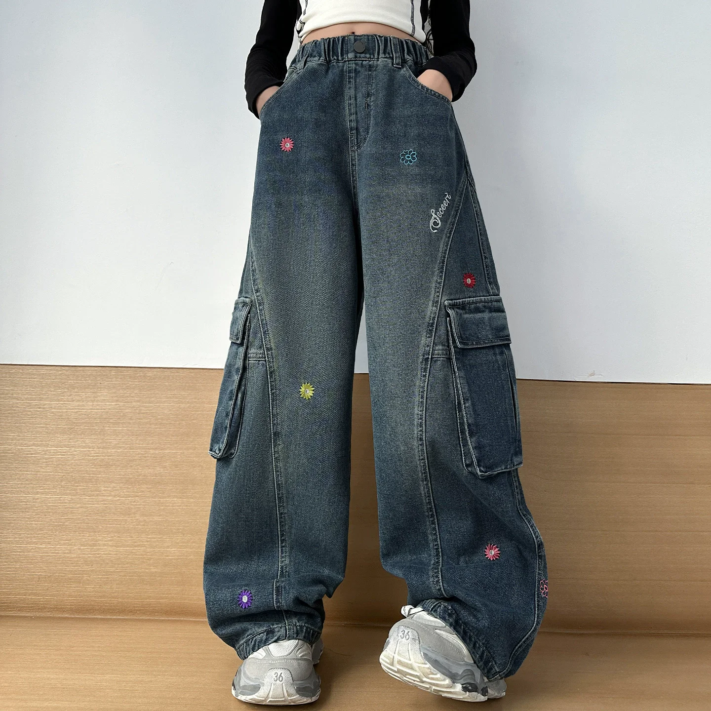 

Teen Girls Cargo Pants Spring Autumn New Big Children Street Embroidery Curved Knife Jeans Streetwear Loose Wide Leg Denim Pants
