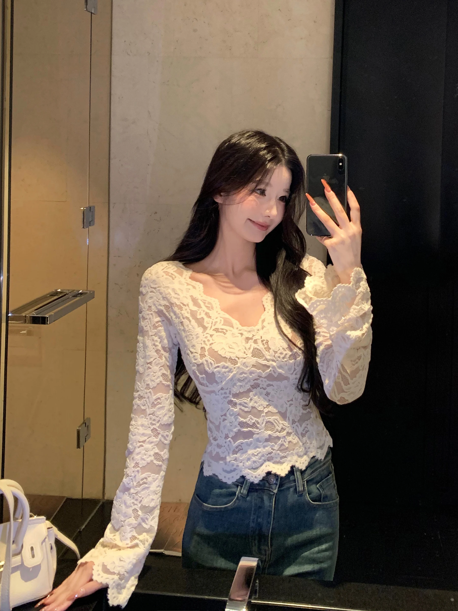 

Сексуальная облегающая женская блузка с длинным рукавом и V-образным вырезом, кружевная, белая, для ношения как нижний слой или как верхняя одежда, повседневная, элегантная, модная