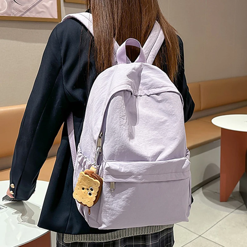 Simple Student Backpack with Large Capacity Multiple Pockets Casual and Lightweight Suitable for Daily and Student Use