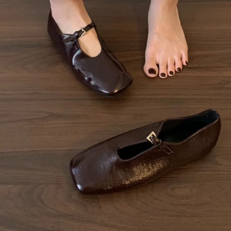 

Shallow Mouth Temperament French Square Toe Flat Non-slip Flat Shoes Retro Leather Waterproof Large Size Fashionable Spring