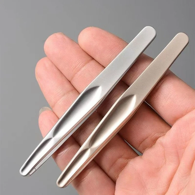 قطعة واحدة من ملاقط الرأس المستديرة الفاخرة لإزالة شعر الحاجب والوجه، مشابك بدون خياطة، دقة للشعر القصير سهلة التمشيط للحواجب