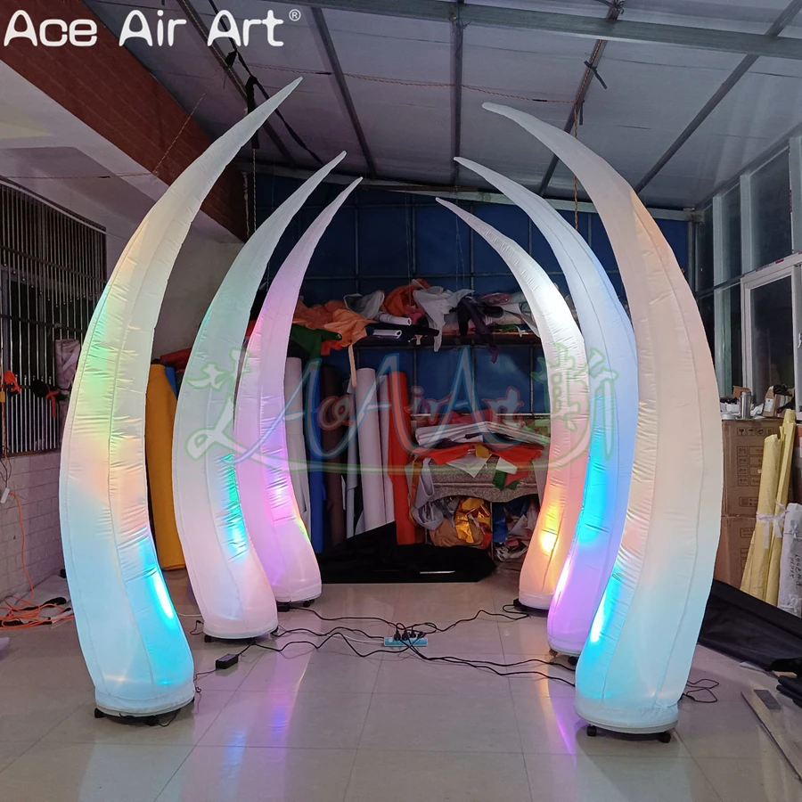 Factory Price Stage Decoration Inflatable Tusk/Ivory/Curved Cone Pillars Spotlights for Wedding Party Entrance