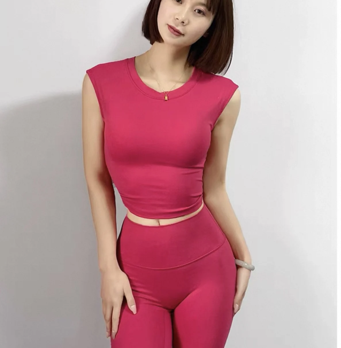 سترة يوجا مثيرة وجميلة للنساء، وسادة صدر ثابتة متكاملة مضادة للصدمات، ملابس رياضية علوية، تي شيرت رياضي صيفي #4