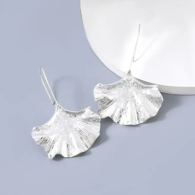 Simple Silver Color Metal Big Plant Ginkgo Leaf Earrings for Women Fashion Statement Stud Earring Jewelry Gift Pendiente