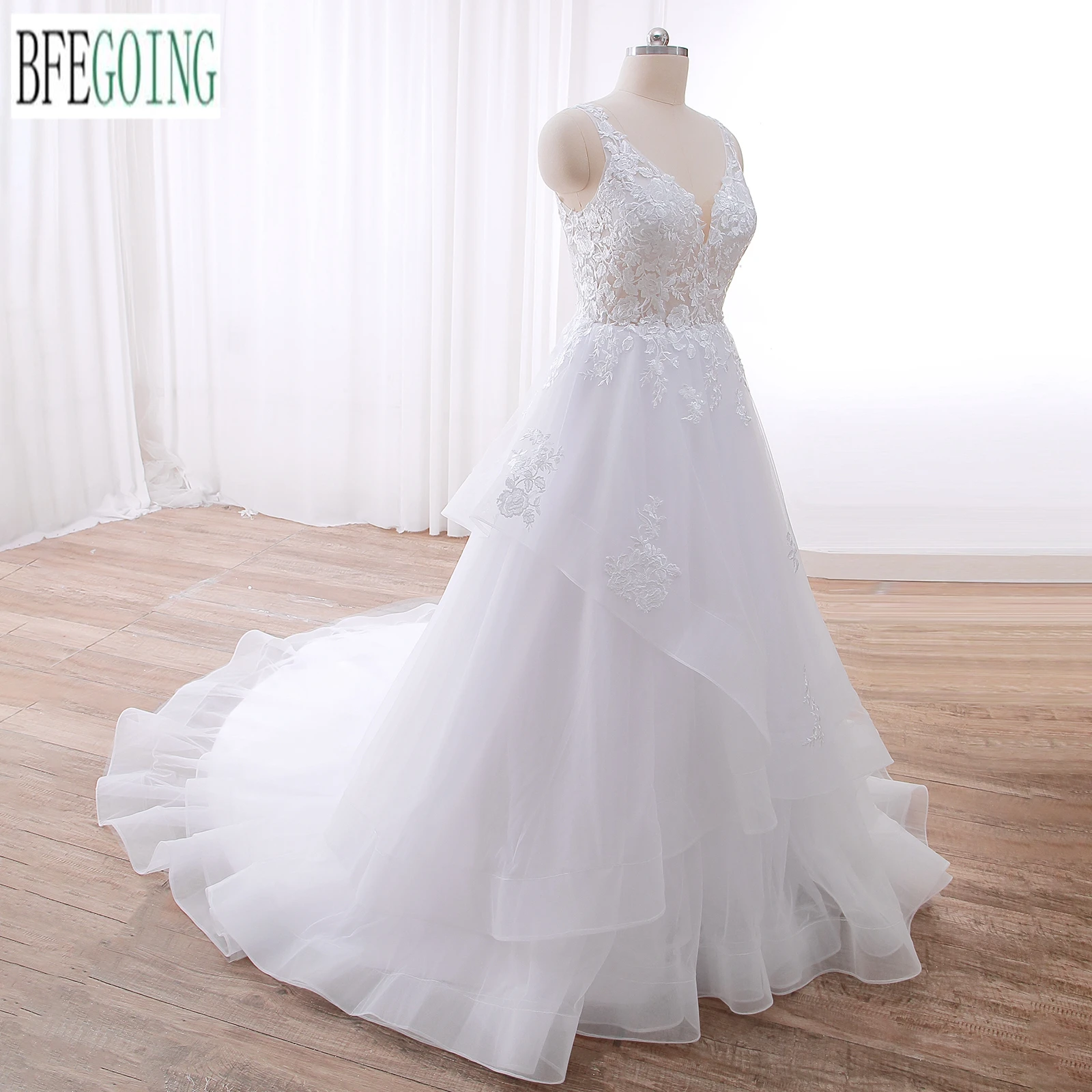 

White Lace Appliques V-neck A-Line Wedding Dresses Chapel Train Custom Made Sleeveless Layered Skirt Bridal Gowns