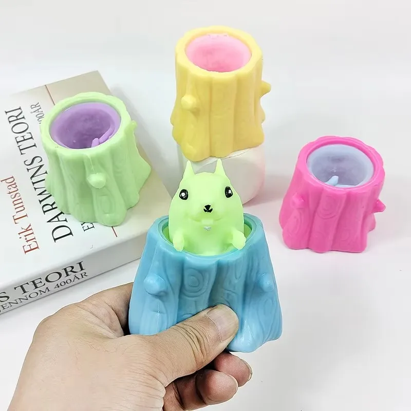 Cute Squirrel Tree Stump Squeeze Pop-Out Music Toy Kids Stress Relief Fidget Pinching Fun Play Mini Portable Decompression Toy