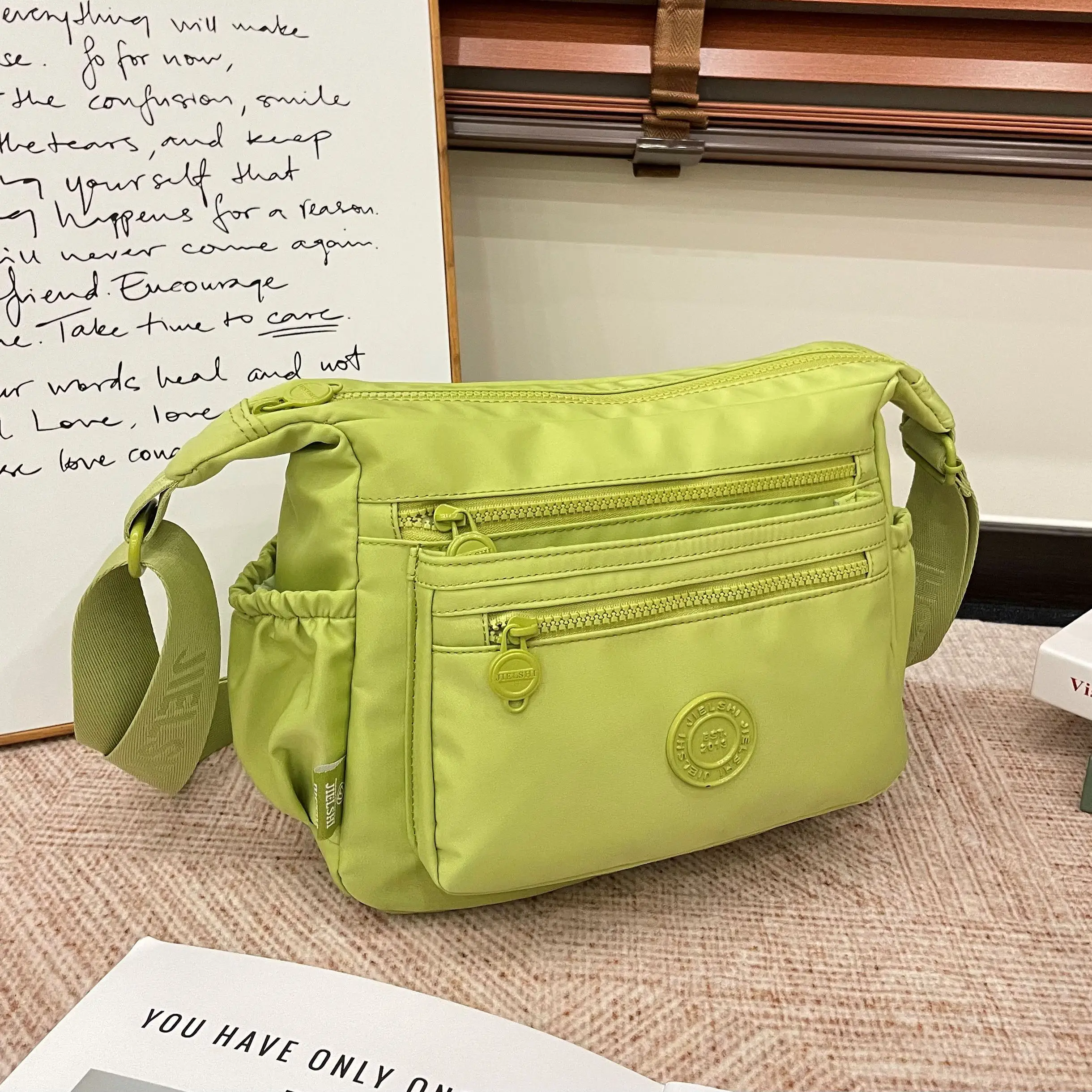 

Jielangi Повседневная маленькая квадратная сумка через плечо Легкая многослойная сумка для мобильного телефона на одно плечо для молодых женщин