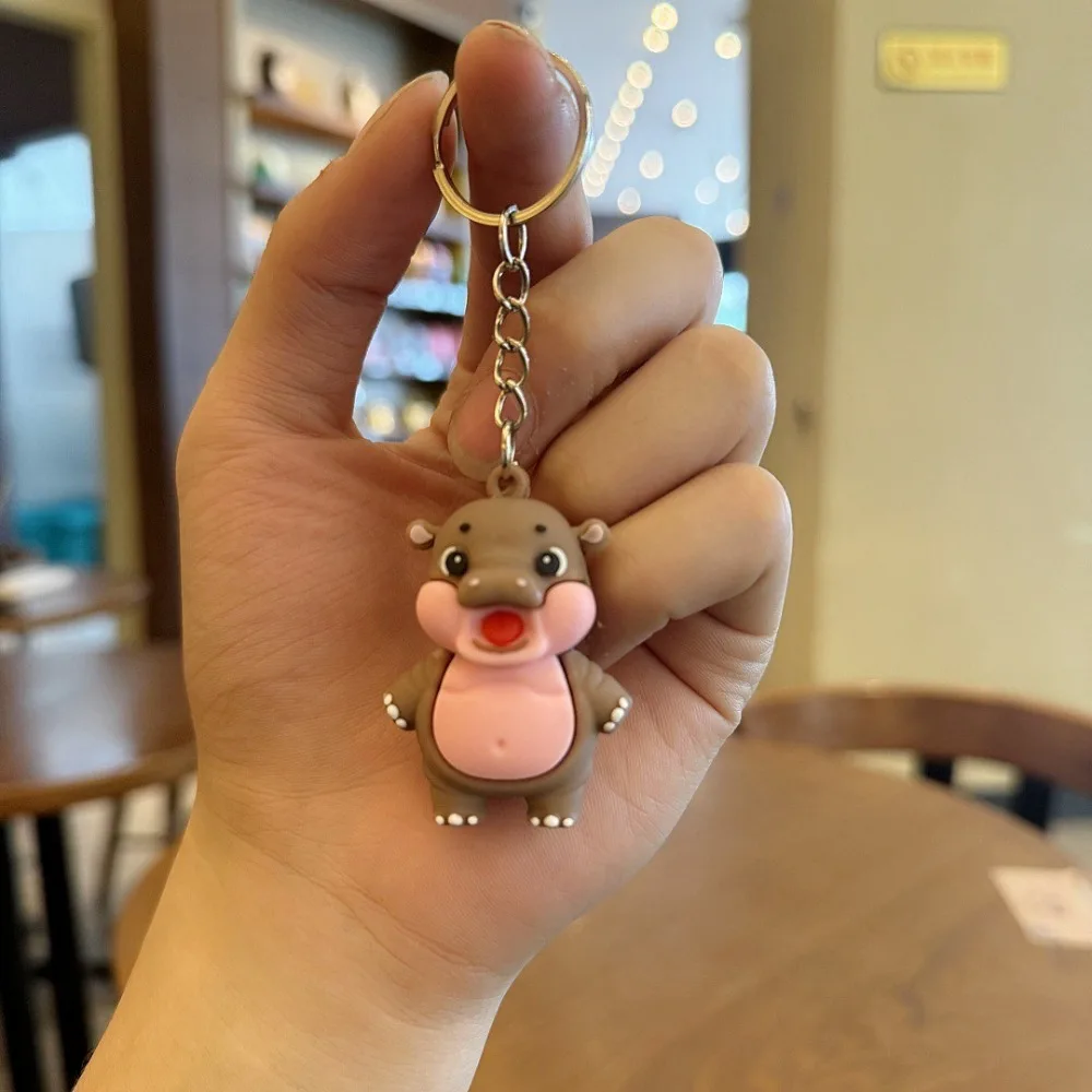 4 pezzi simpatico portachiavi con ciondolo ippopotamo cartone animato MooDeng ippopotamo borsa ornamenti di fascino portachiavi per auto creativo in gomma morbida