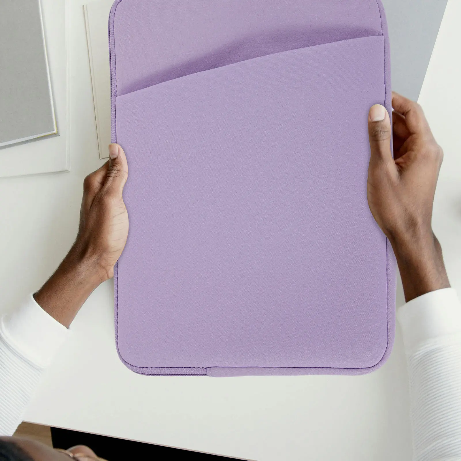

Lightweight Shockproof Laptop Sleeve for 13-15.6 Inch Laptops Protective Computer Bag with Multi-Compartment Design Stylish