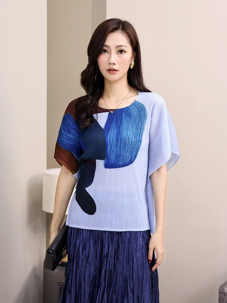 Miyake 2025 verão nova onda borda fenda de manga curta camiseta feminina manga morcego em torno do pescoço solto topo de manga curta