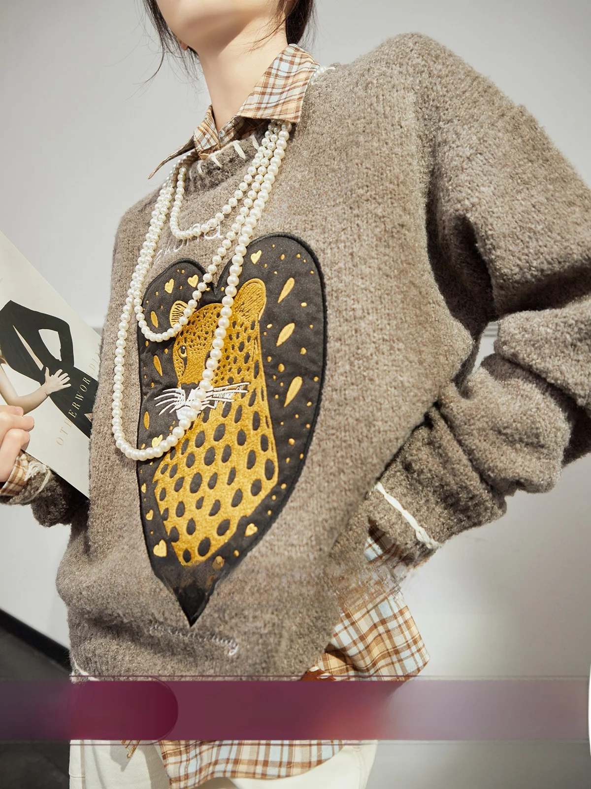 

Осенняя коллекция 2025: Женский вязаный свитер Uncle с флуоресцентным принтом цвета хаки, свободный крой, длинный рукав, круглый вырез, теплый, согревающий топ