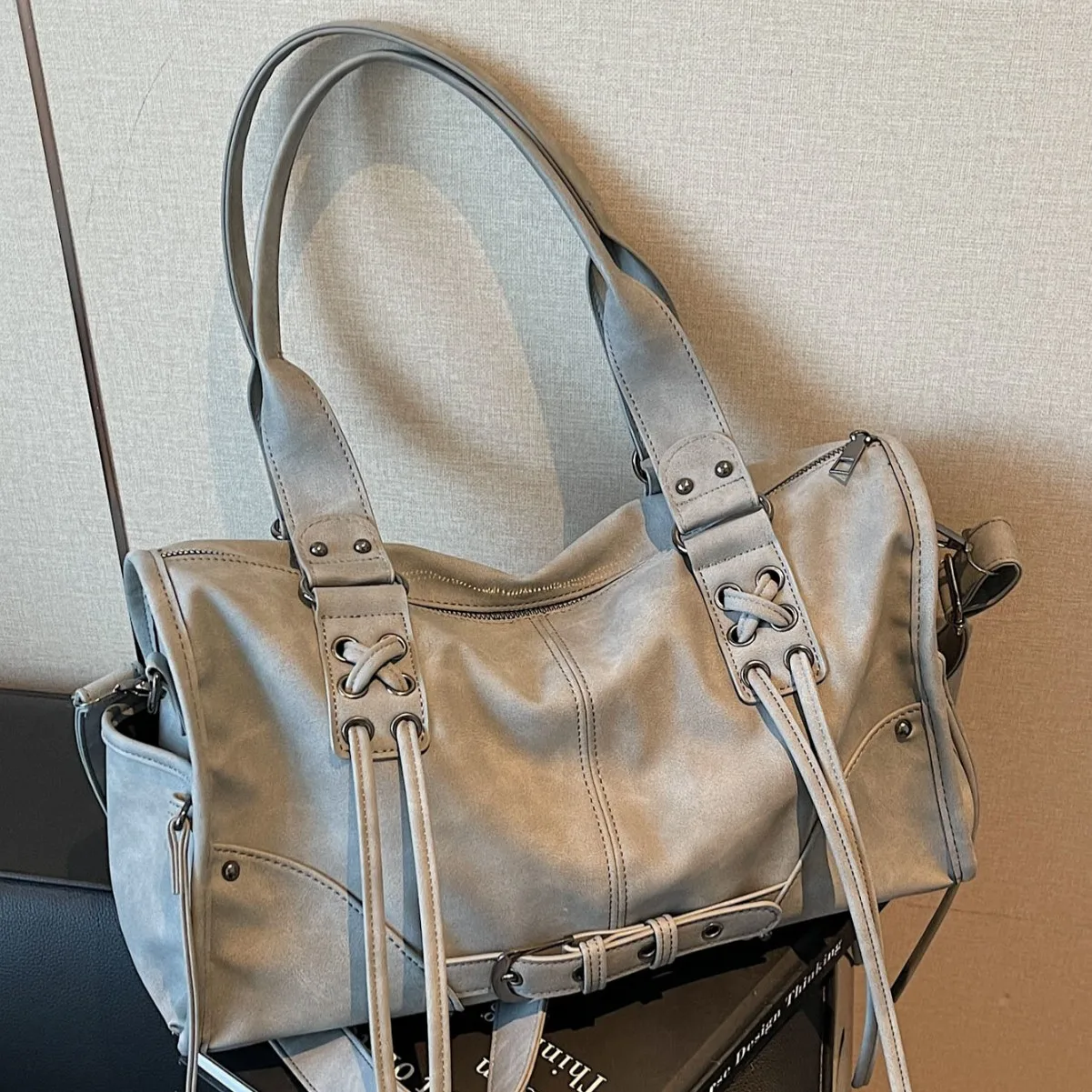 

PU Leather Shoulder Bag for Lady with Zipper Large Capacity Crossbody Bag with Adjustable Strap for Work School Shopping Travel