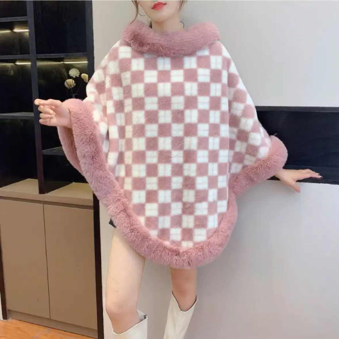 Col de fourrure irrégulier Plaid couleur bloquée Cape Poncho femmes pull en peluche Cape manteau