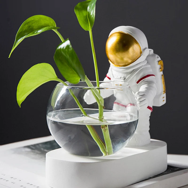 

Nordic Astronaut Resin Decorative Hydroponic Flowerpot Ornaments Modern Plant Flowerpot Astronaut Glass Desk Vase Home Decor