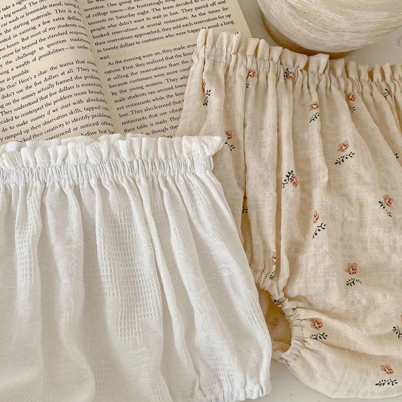 New summer baby clothing, 0-3 year old girls with floral wood ear edges wrapped in butt bread pants shorts