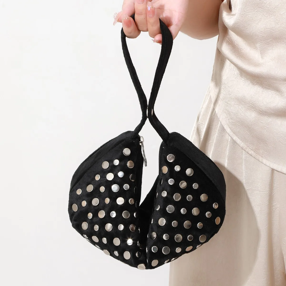 

Модная пригородная сумка-ведро, простая ручная сумка на плечо с заклепками, универсальная замшевая сумка-тоут, повседневный дорожный стиль, молния с отверстием