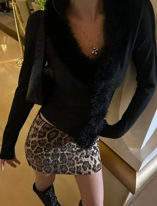 

Minimalist Style Long Sleeve Plush Collar Sweater for Women In Autumn & Winter 2025 Casual and Fashion Women's T-Shirt Pullover