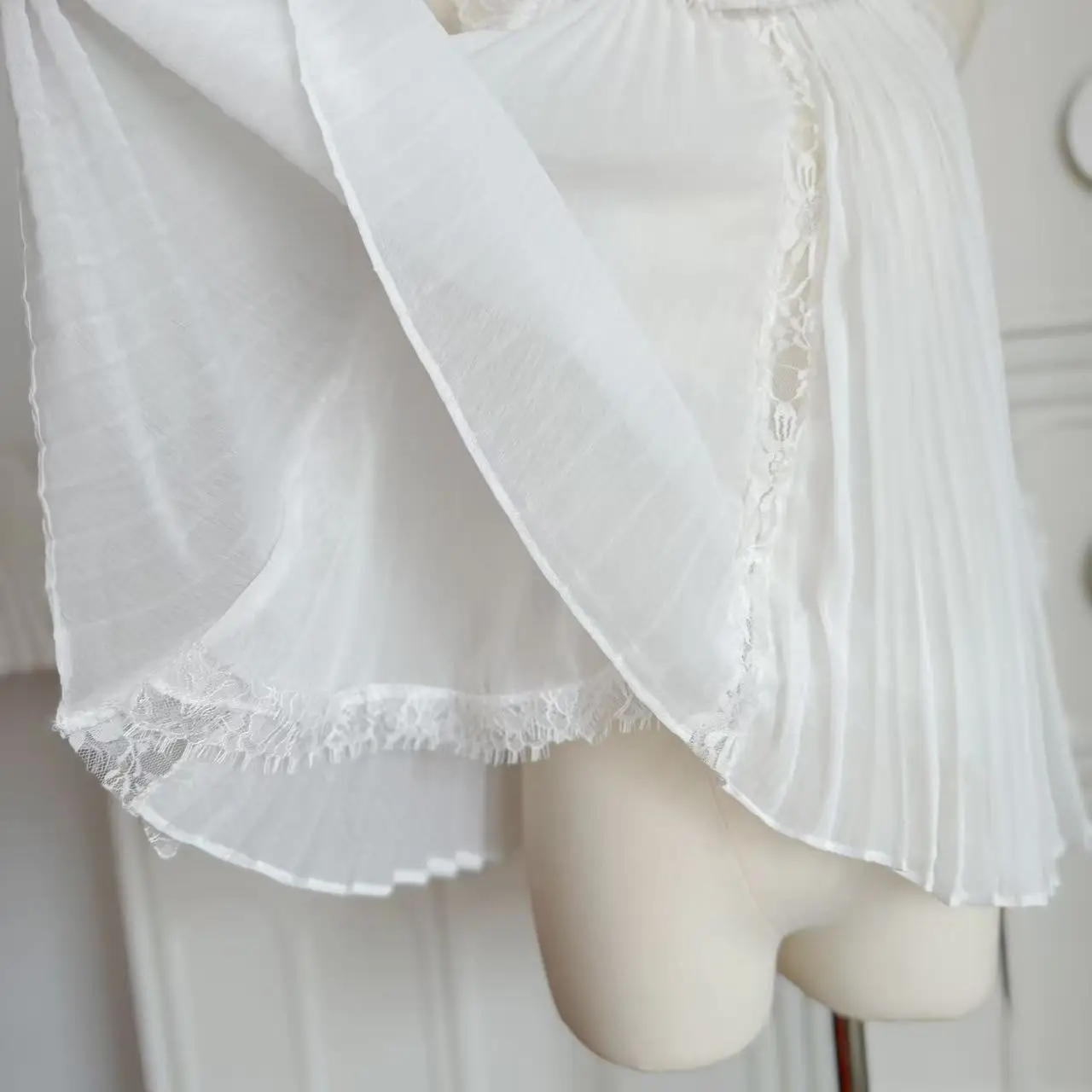 Sexy Slim Fit Ribbon Pleated Patchwork Lace Thin Chiffon Shirt For Women Summer Hanging Neck Sleeveless Top
