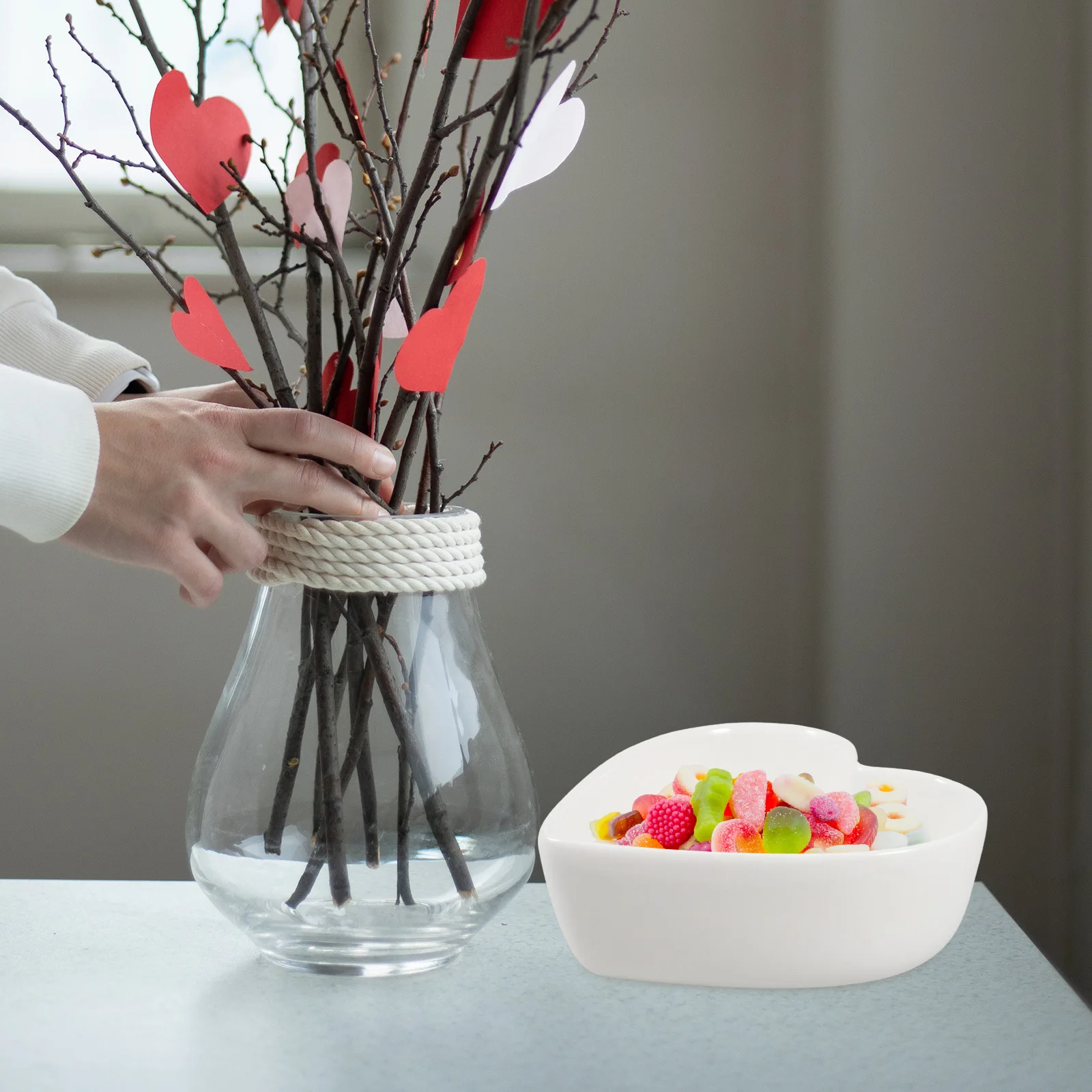 

Cute Heart Shape Bowl Porcelain Candy Dish for Sweets Condiments Desserts Romantic Dinner Decor Wedding Party Favor Serving Tray