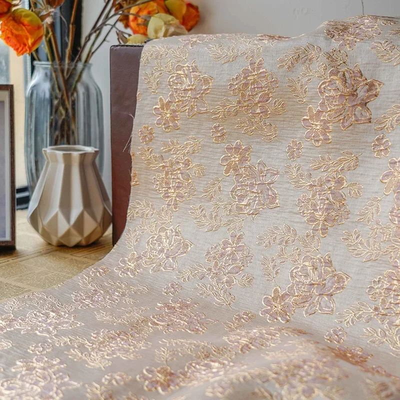 Broze Filo Metallico Oro Rosa Fiore Tessuto Jacquard Broccato per la realizzazione di abiti 145 cm di larghezza - Venduto al metro