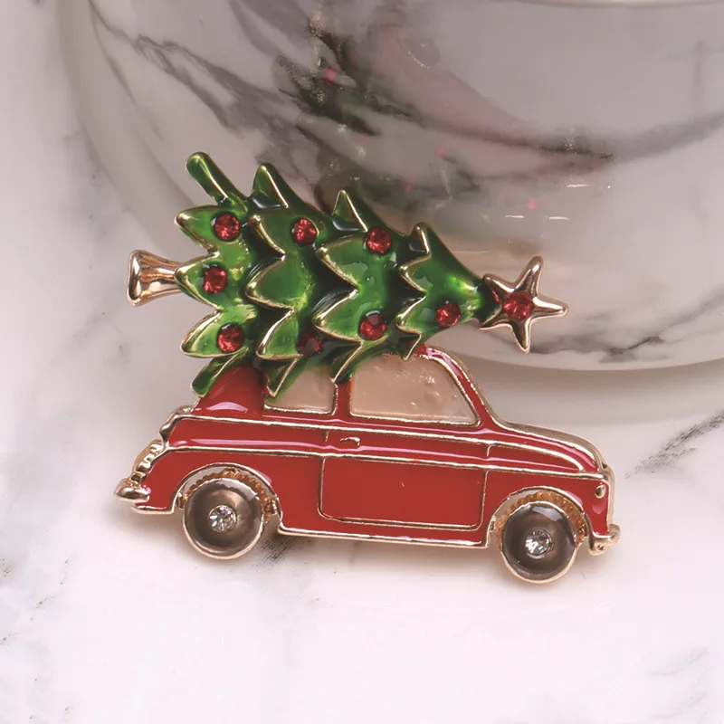 Green Enamel Christmas Tree Brooches Women Men Red Car Carrying a Tree Brooch Pins Party Office New Year Gift Gold Color Jewelry