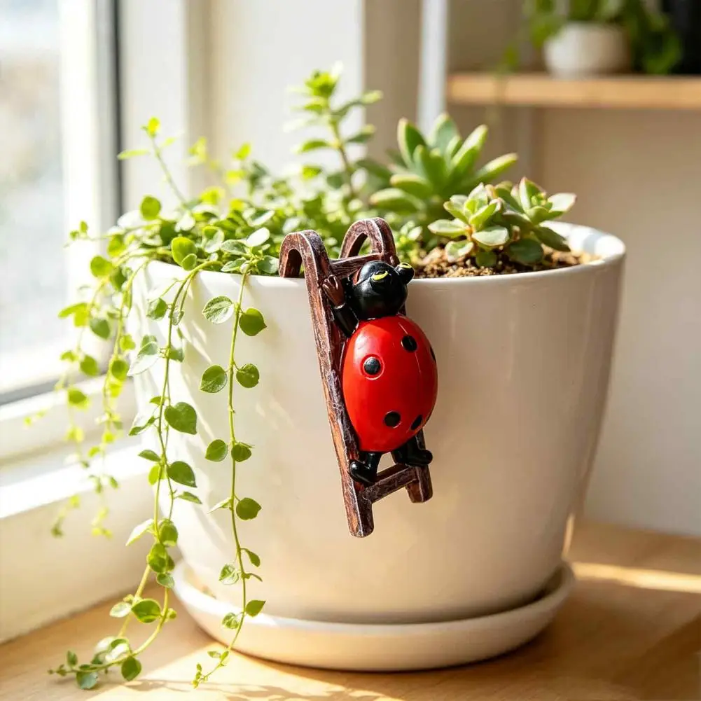 Micro Landscape Figurine Cartoon Ladder Pot Hanger Resin Turtle Ladybug Bee Climbing Decor Cute Wall Hanging for Balcony
