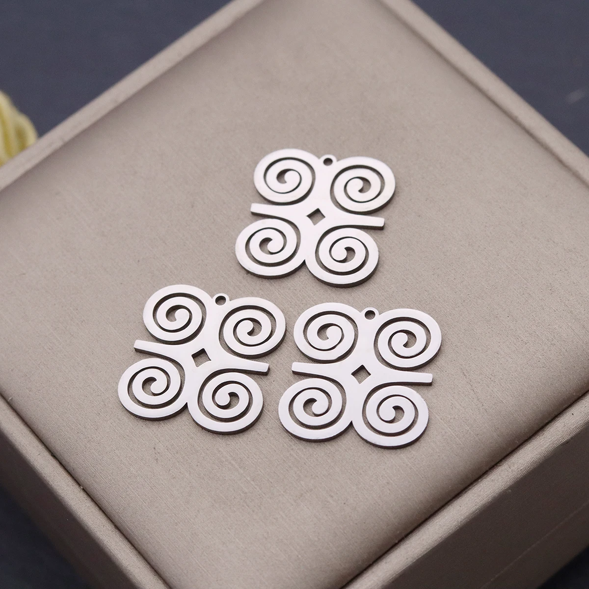 3 قطع DIY دوامة سحر الفولاذ المقاوم للصدأ العصرية هندسية رون قلادة لصنع المجوهرات الأقراط قلادة اليدوية الحرفية المورد