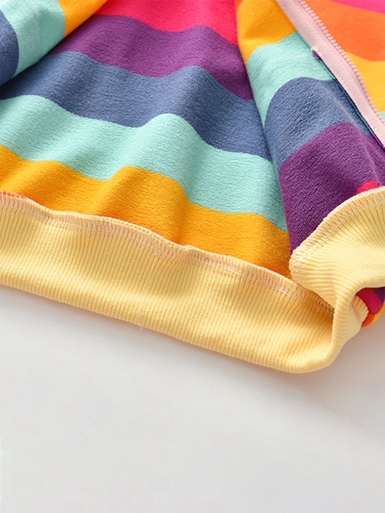 Mädchen Frühling Herbst Mode Kapuzenjacke mit Reißverschlusstasche Regenbogen-Streifen Personalisiertes Niedliches Design – Detail 7