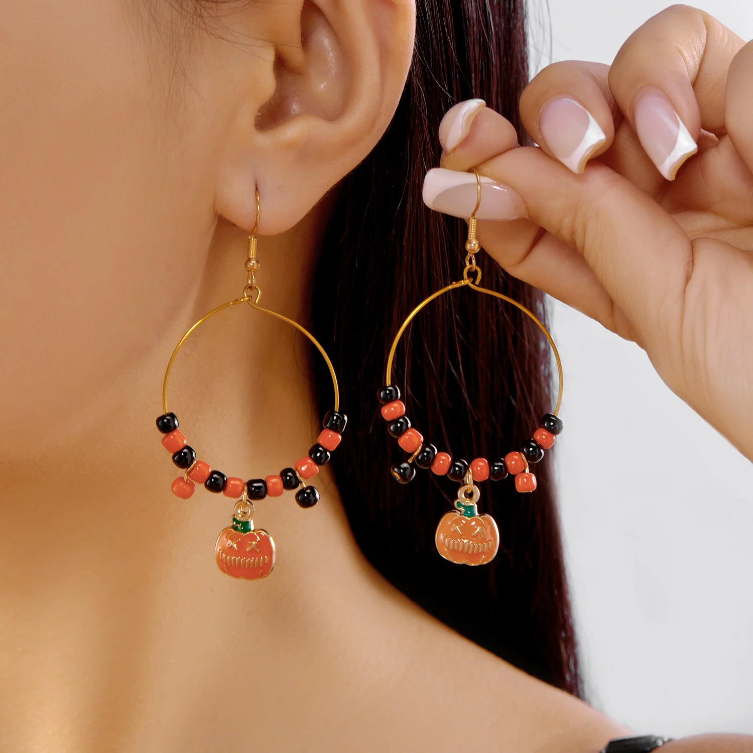 Design Sense Halloween-Kürbis-Katzen-Ohrringe für Frauen, übertriebene Reisperlen, großer Kreis, Creolen, festlicher Party-Schmuck – Detail 11