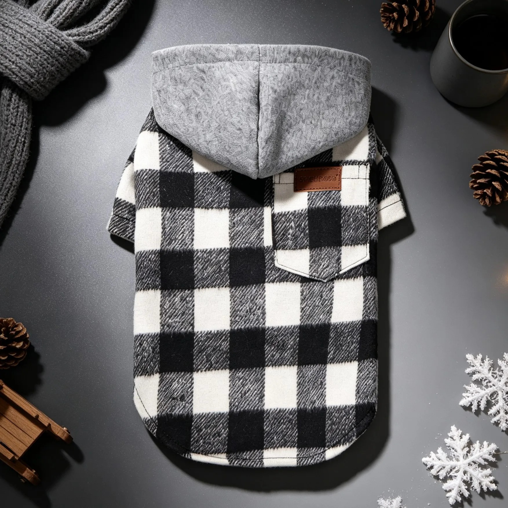Kleidung für Hunde im Karomuster, Kapuzenjacke für Haustiere, Strickjacke mit Knöpfen für Hunde, Karo-Kapuzenjacke für Haustiere, Oberteil für Hunde mit Tasche. – Detail 13
