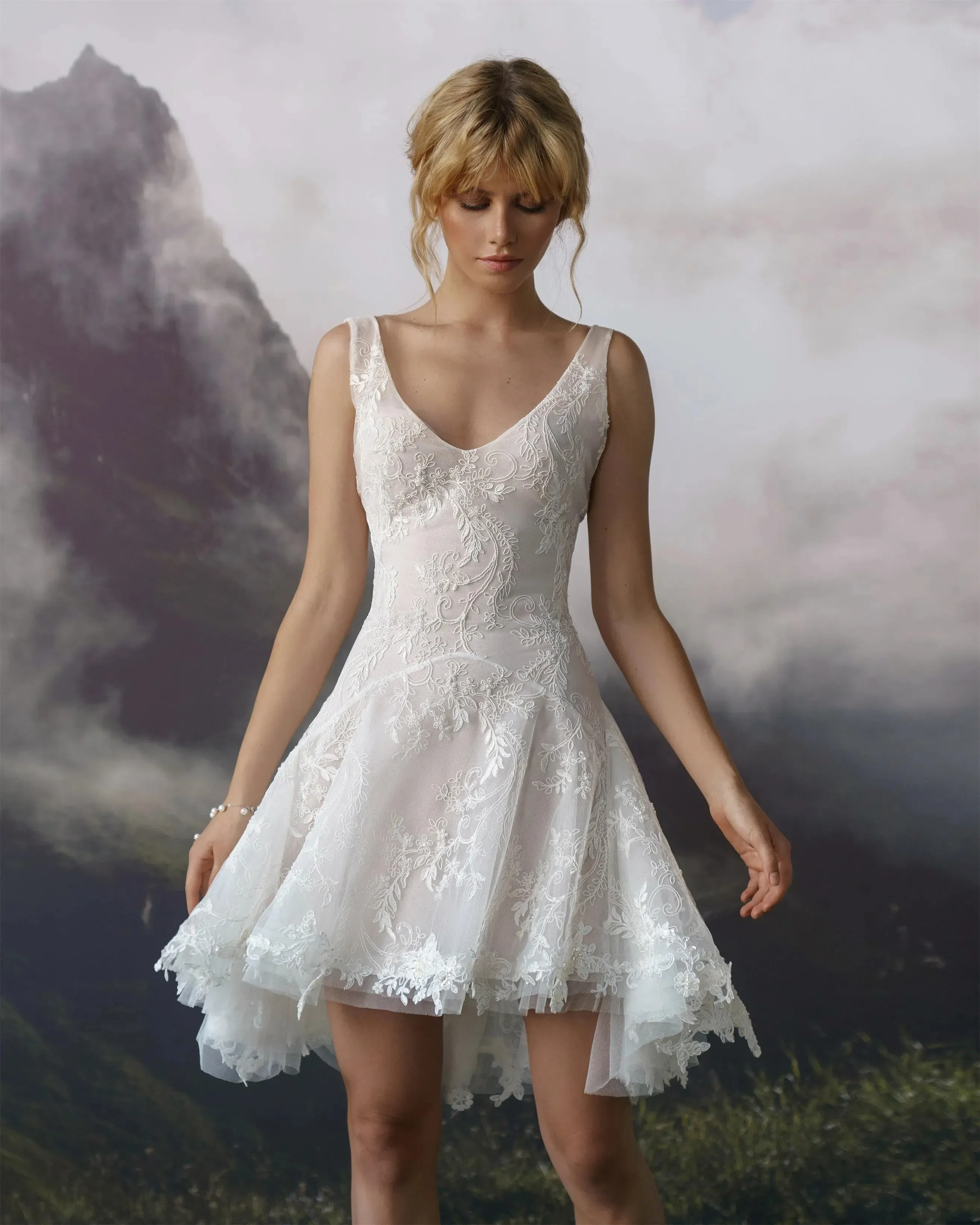 

Fashion new short wedding dress 2024 Bride V-neck lace A-line Princess Beach Bridal Dress Sleeveless custom Vestidos De Novia