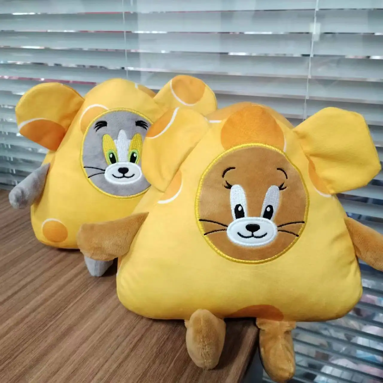 Cheese Cat and Mouse Plush Toy Pillow Tom Jerry Doll Comforting Boys and Girls Gift Cloth Doll