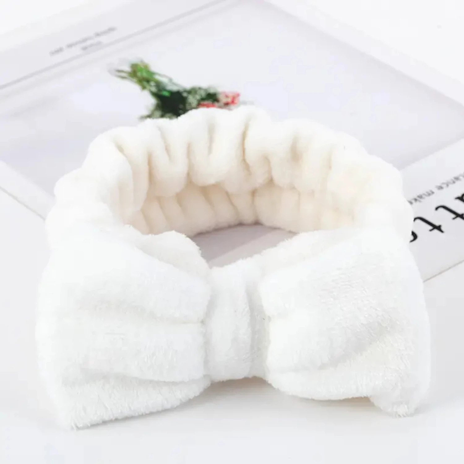 

Ultimate relaxation and pampering with this luxurious and comfortable women's hair headband - perfect for washing face, applying